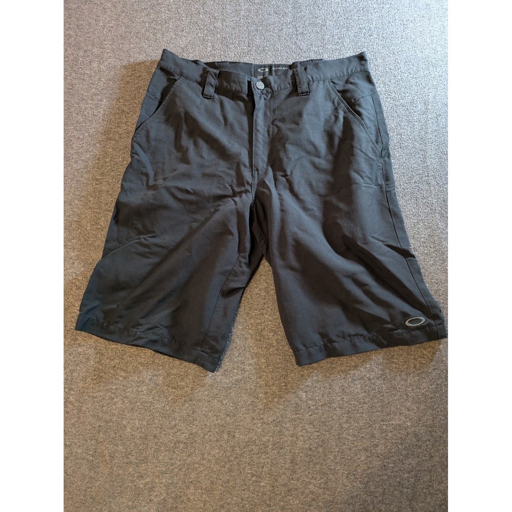 Oakley Shorts Men's Size 32 Black Performance Chino Flat Front Golf Nylon Blend